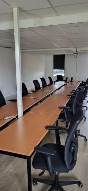 Photo détaillant le don Tables de salle de formation à partir du 15/05
