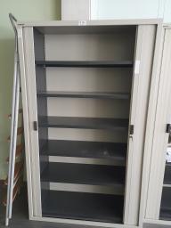 Photo détaillant le don Lot armoire