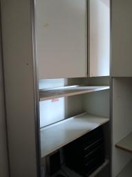 Photo détaillant le don Armoire blanche