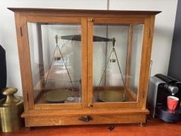 Photo détaillant le don Anciens instruments de mesure