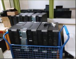 Photo détaillant le don 18 Dell PRECISION T3600 (clavier, souris, écran 22 pouces, câble d’alimentation inclus)