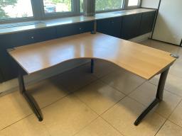 Photo détaillant le don Bureau d'angle en bois 160 x 160 + desserte