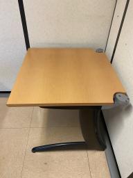 Photo détaillant le don Bureau d'angle en bois 160 x 160 + desserte