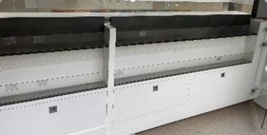 Photo détaillant le don Rangement blanc bas placards stratifié-corian-béton