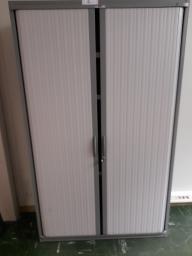Photo détaillant le don Lot armoire haute