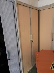 Photo détaillant le don Lot armoire haute
