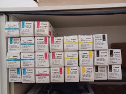 Photo détaillant le don Toners et autres consommables CANON neufs à donner sur Grenoble