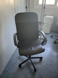 Photo détaillant le don Lot de 4 fauteuils de bureau