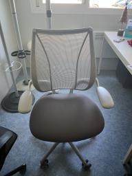 Photo détaillant le don Lot de 4 fauteuils de bureau