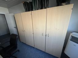 Photo détaillant le don Armoire Haute à portes battantes
