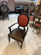 Photo détaillant le don Lot de chaises type médaillon