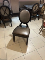 Photo détaillant le don Lot de chaises type médaillon