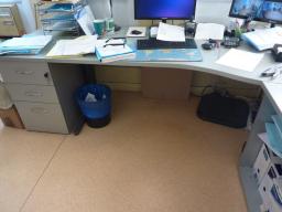 Photo détaillant le don BUREAU x2 + BUREAU AVEC CAISSON