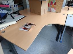 Photo détaillant le don Bureaux d'angle - 180x120 / largeur 80 - retour Droit x 4 / retour gauche x 2
