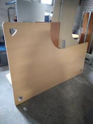 Photo détaillant le don bureau bois clair