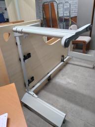 Photo détaillant le don bureau bois clair