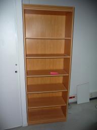 Photo détaillant le don Bibliothèque bois clair 5 étagères (ref interne 79.8)