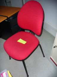 Photo détaillant le don Chaise tissu rouge (ref 82.6)