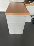 Photo détaillant le don DON DE CAISSONS DE BUREAUX