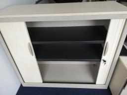 Photo détaillant le don ARMOIRE BASSE AVEC ETAGES + CLE