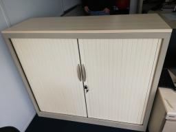 Photo détaillant le don ARMOIRE BASSE AVEC ETAGES + CLE
