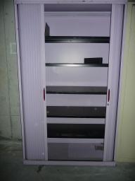 Photo détaillant le don Armoire couleur lila avec fermeture rideaux (ref interne sous sol archives.1)