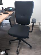 Photo détaillant le don Lot de 7 fauteuils de bureau tissu noirs