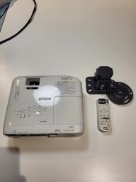 Photo détaillant le don Vidéoprojecteur EPSON EB-W49