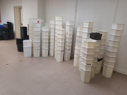 Photo détaillant le don Corbeilles de bureau