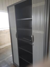 Photo détaillant le don Armoires hautes avec 5 étagères