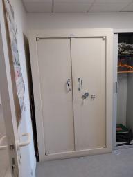 Photo détaillant le don DON DE MOBILIER DE BUREAU (ARMOIRE FORTE)