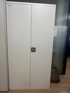 Photo détaillant le don Lot d'armoire hautes blanches - portes battantes