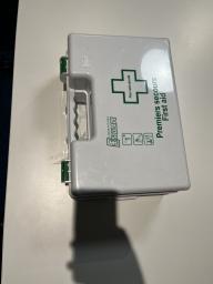 Photo détaillant le don 2 kits de secours