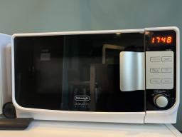 Photo détaillant le don Micro-ondes Delonghi lot de 2