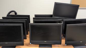 Photo détaillant le don 12 Dell Optiplex 3240 AIO (clavier, souris, câble d’alimentation inclus)