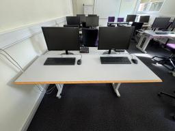 Photo détaillant le don Tables-bureaux