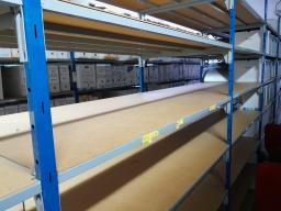 Photo détaillant le don rayonnage métallique