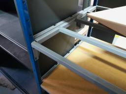 Photo détaillant le don rayonnage métallique