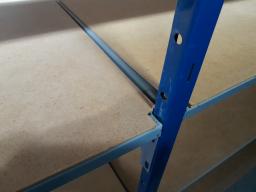 Photo détaillant le don rayonnage métallique