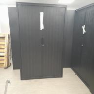 Photo détaillant le don Lot armoire haute