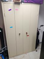 Photo détaillant le don Armoire métallique avec 2 portes et clé