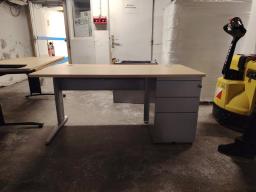 Photo détaillant le don 1 bureau 160/80 avec caisson intégré