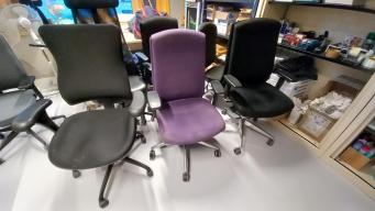 Photo détaillant le don Lot de 11 fauteuils de bureau