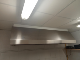 Photo détaillant le don Hotte murale professionnelle.