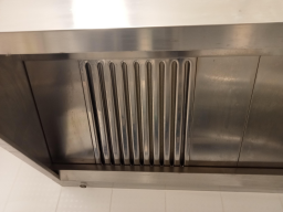 Photo détaillant le don Hotte murale professionnelle.