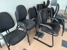 Photo détaillant le don dons de chaises visiteurs et de fauteuils de bureau