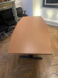 Photo détaillant le don Table de Reunion Tonneau 6/8 places