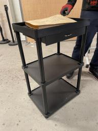 Photo détaillant le don Petite étagère à roulette