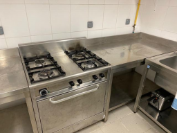 Photo détaillant le don Table inox.