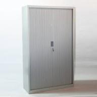 Photo détaillant le don dons d'armoires hautes à rideaux